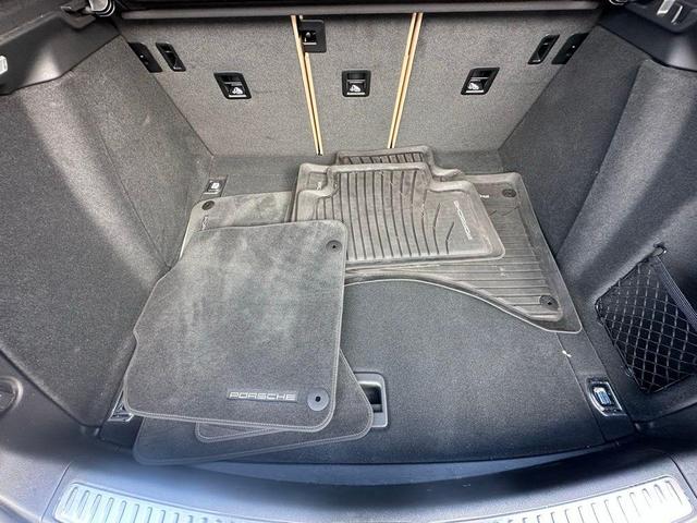 Photo of 2023 Blue Porsche Macan