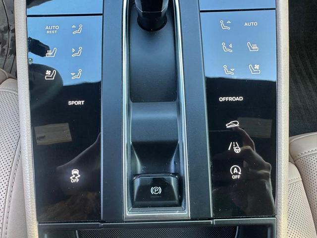 Photo of 2023 Blue Porsche Macan