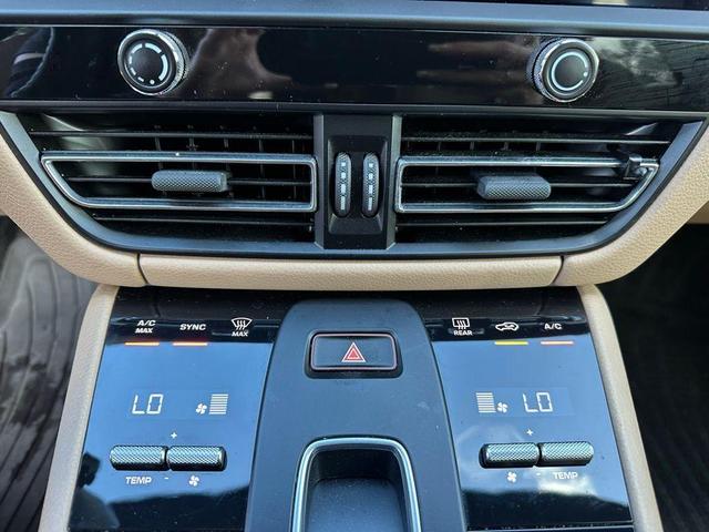 Photo of 2023 Blue Porsche Macan