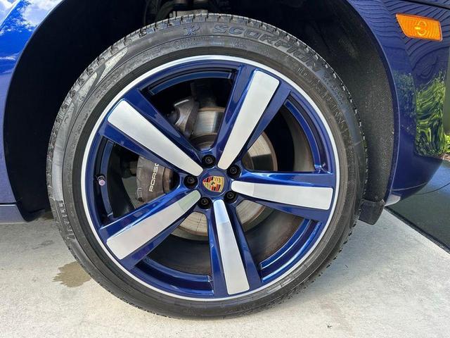 Photo of 2023 Blue Porsche Macan