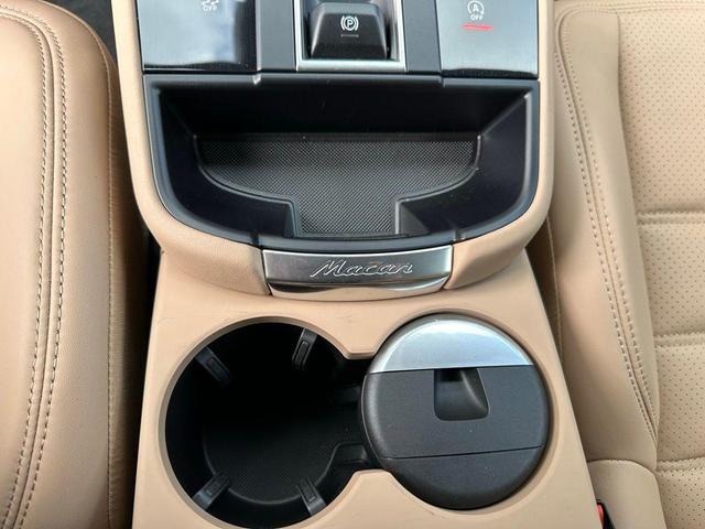 Photo of 2024 White Porsche Macan