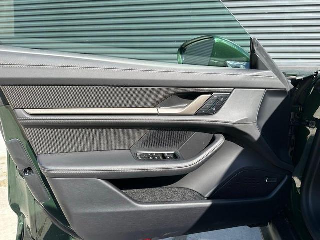 Photo of 2025 Oak Porsche Taycan