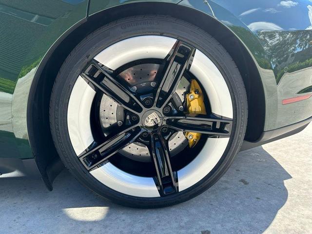 Photo of 2025 Oak Porsche Taycan