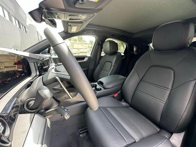 Photo of 2025 Blue Metallic Porsche Cayenne