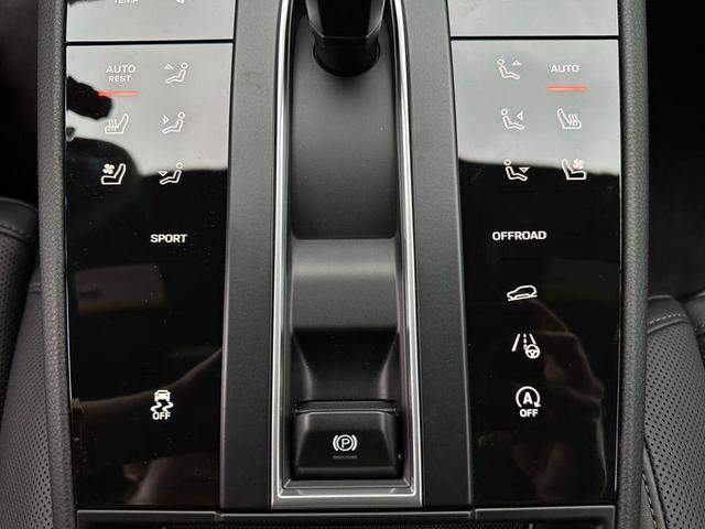 Photo of 2026 Chalk Porsche Macan