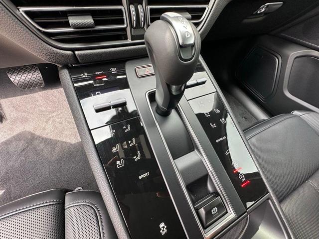 Photo of 2025 Black Porsche Macan