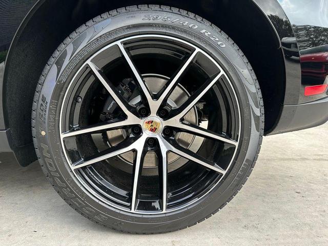 Photo of 2025 Black Porsche Macan