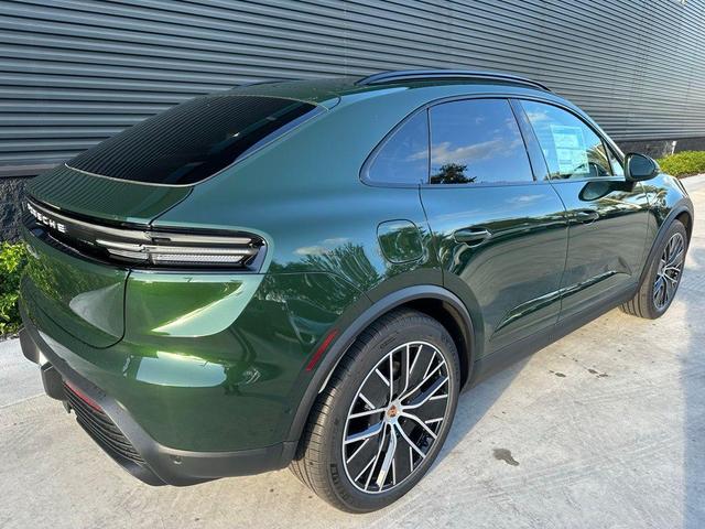 Photo of 2024 Green Metallic Porsche Macan