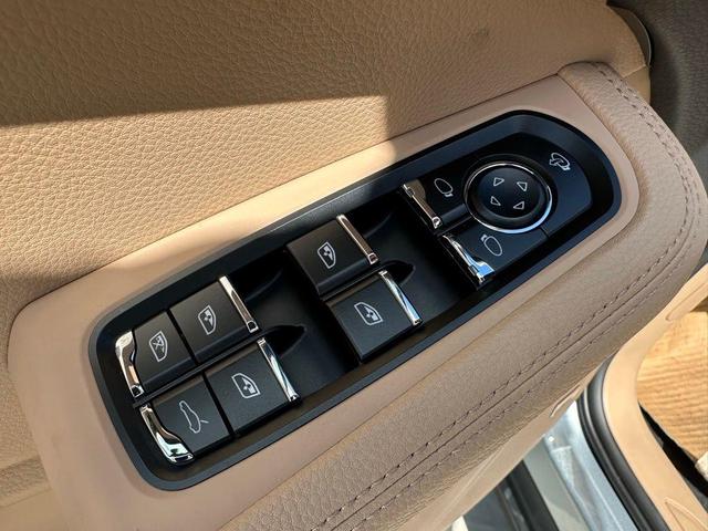 Photo of 2025 Silver Metallic Porsche Macan