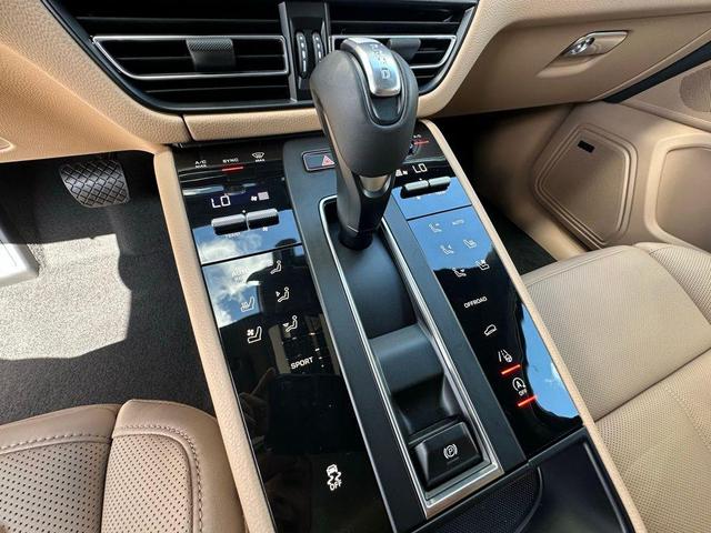 Photo of 2025 Silver Metallic Porsche Macan