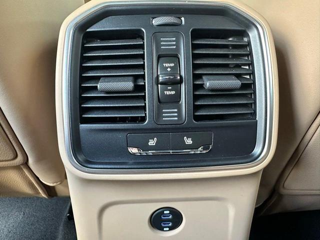Photo of 2025 Silver Metallic Porsche Macan