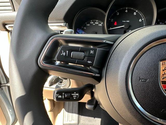 Photo of 2025 Silver Metallic Porsche Macan