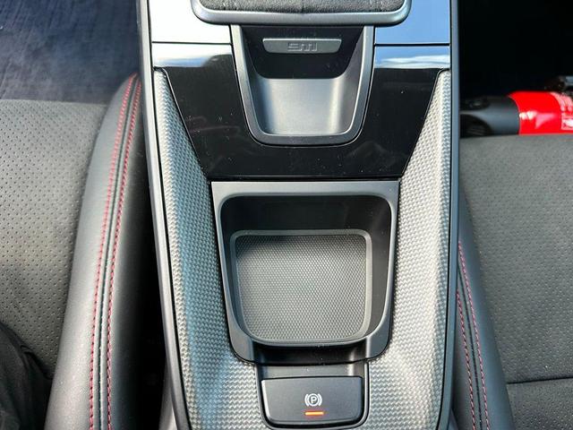 Photo of 2023 Silver Porsche 911