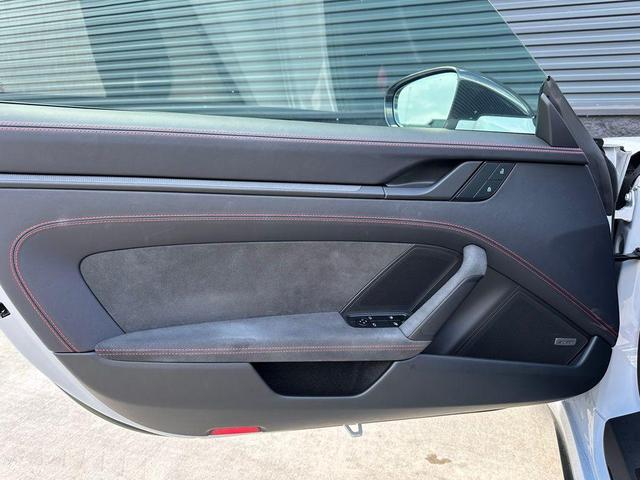 Photo of 2023 Silver Porsche 911
