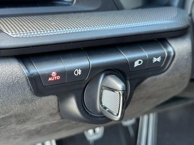 Photo of 2023 Silver Porsche 911