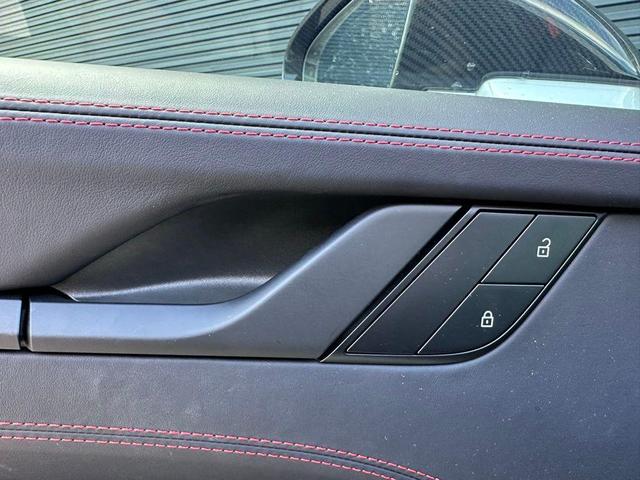 Photo of 2023 Silver Porsche 911