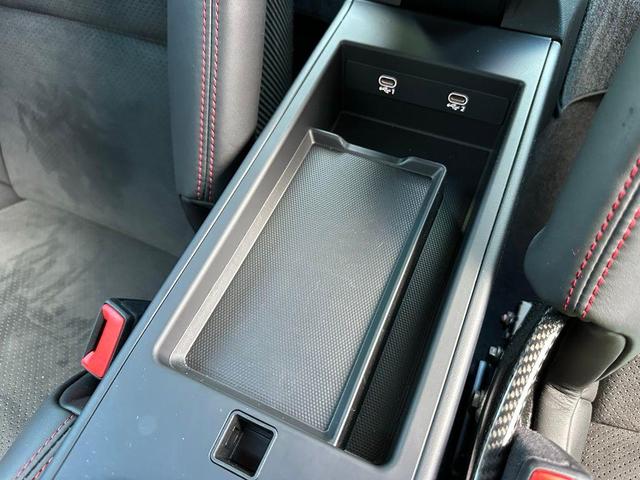 Photo of 2023 Silver Porsche 911