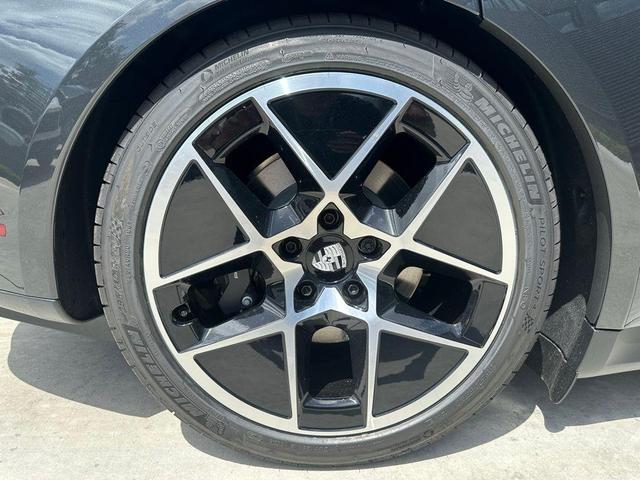 Photo of 2025 Gray Porsche Taycan