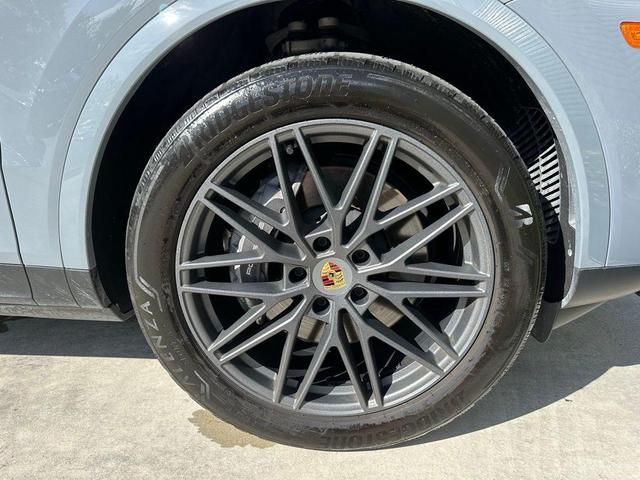 Photo of 2024 Gray Porsche Cayenne