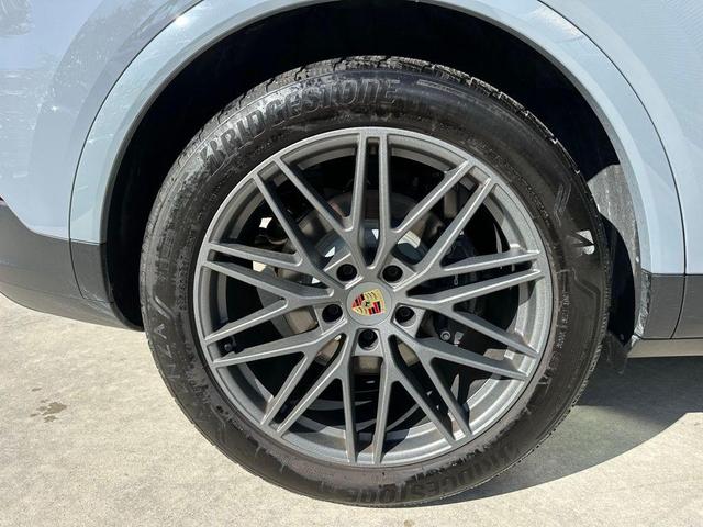Photo of 2024 Gray Porsche Cayenne