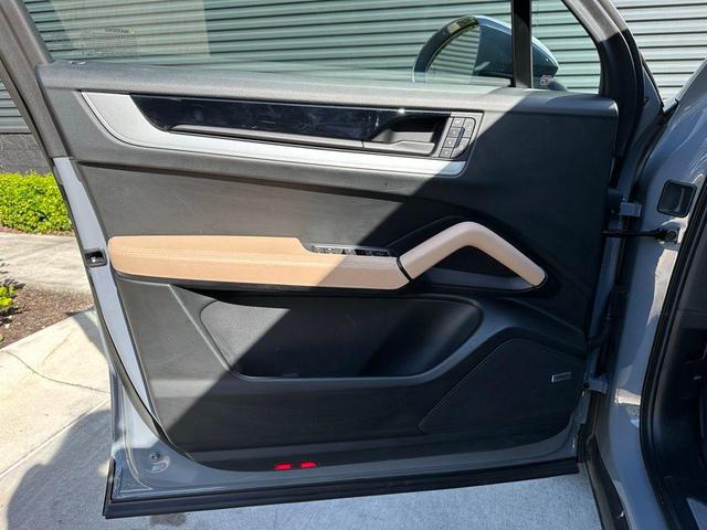 Photo of 2024 Gray Porsche Cayenne