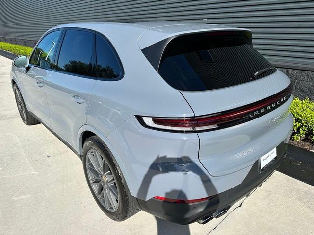 Photo of 2024 Gray Porsche Cayenne