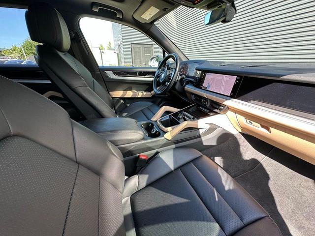 Photo of 2024 Gray Porsche Cayenne