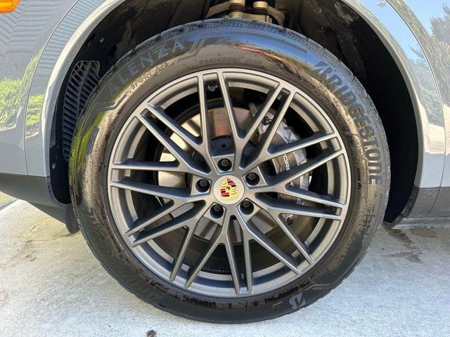 Photo of 2024 Gray Porsche Cayenne