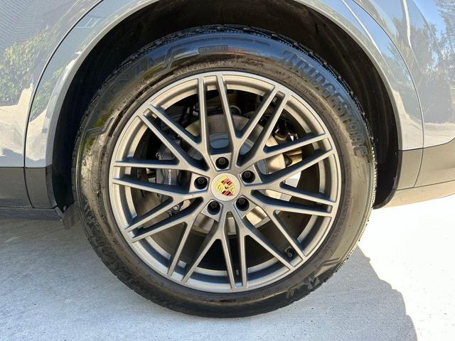 Photo of 2024 Gray Porsche Cayenne