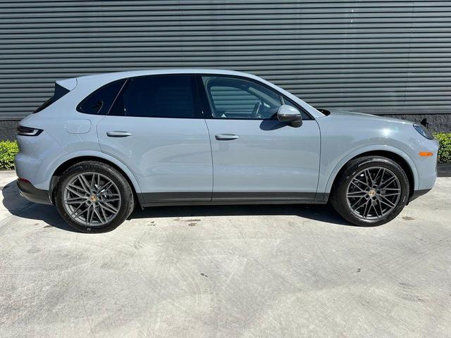 Photo of 2024 Gray Porsche Cayenne