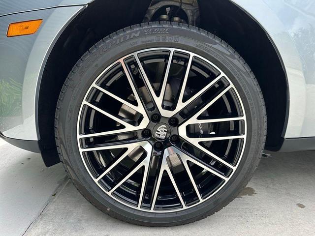 Photo of 2025 Silver Metallic Porsche Macan