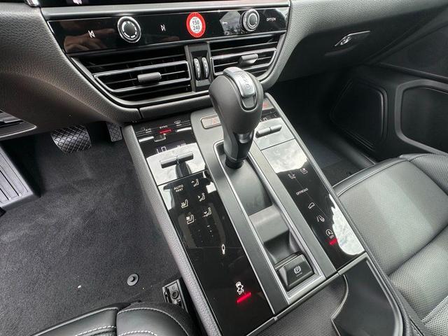Photo of 2025 Silver Metallic Porsche Macan