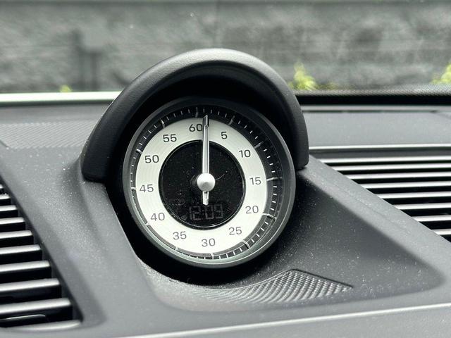 Photo of 2024 Silver Porsche 911