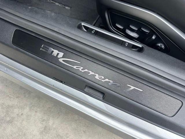 Photo of 2024 Silver Porsche 911