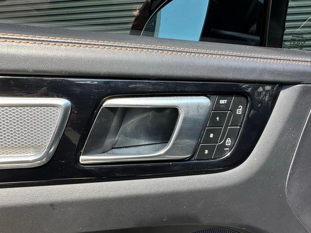 Photo of 2023 Black Porsche Cayenne