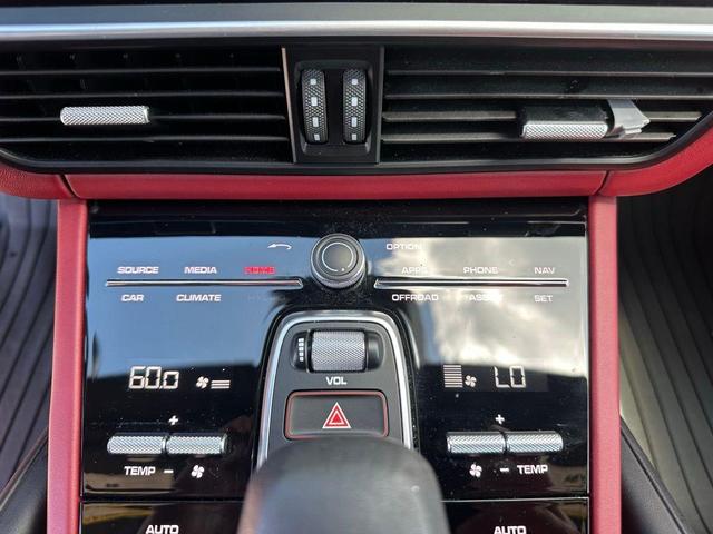 Photo of 2021 Gray Porsche Cayenne