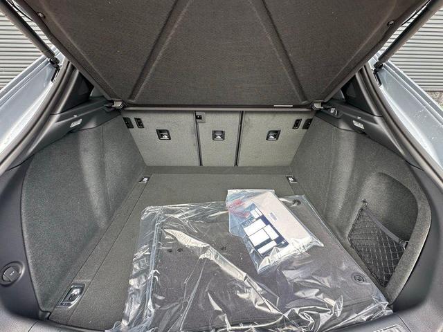 Photo of 2025 Silver Metallic Porsche Macan