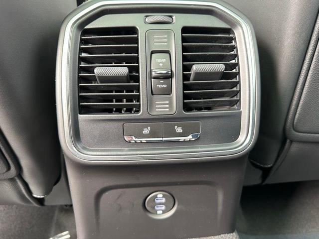 Photo of 2025 Silver Metallic Porsche Macan