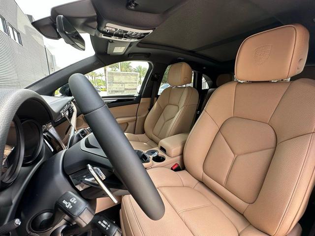 Photo of 2025 Jet Black Metallic Porsche Macan