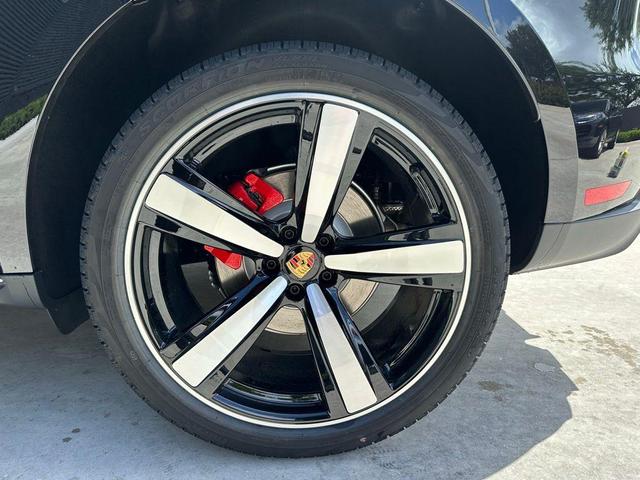 Photo of 2025 Jet Black Metallic Porsche Macan