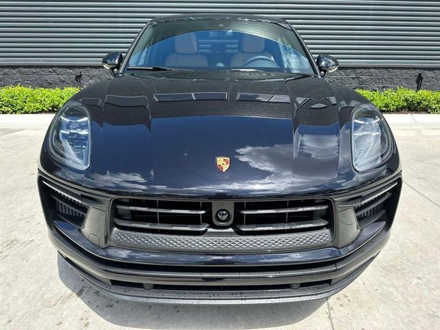 Photo of 2025 Jet Black Metallic Porsche Macan