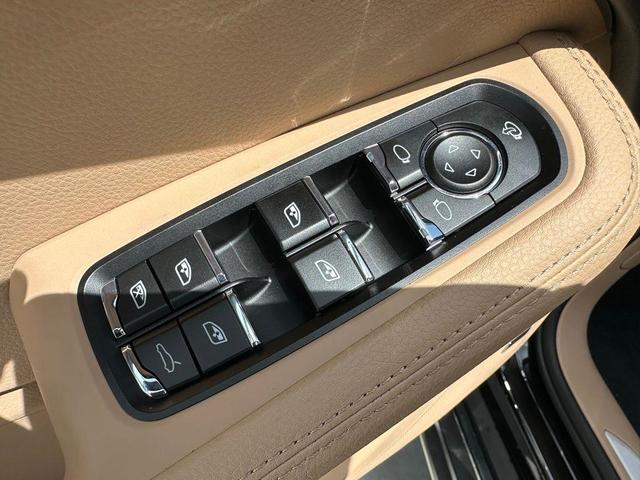 Photo of 2025 Jet Black Metallic Porsche Macan