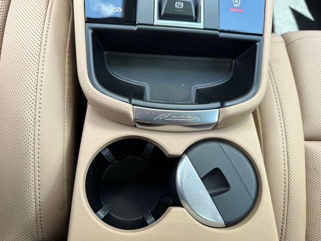 Photo of 2025 Jet Black Metallic Porsche Macan