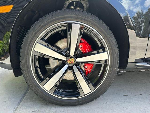 Photo of 2025 Jet Black Metallic Porsche Macan