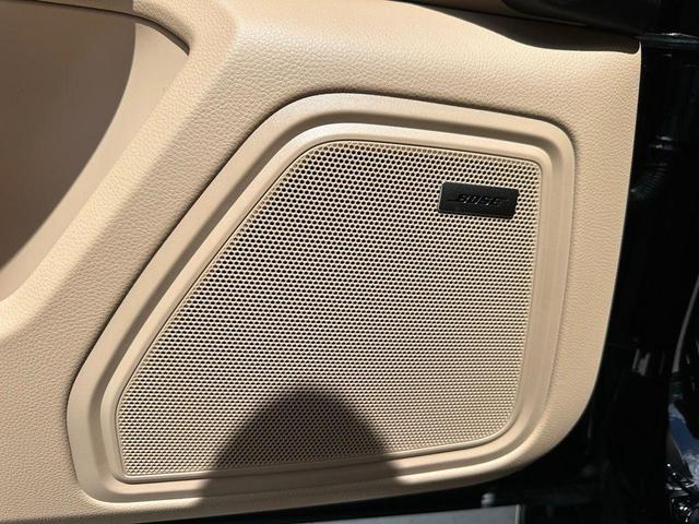 Photo of 2025 Jet Black Metallic Porsche Macan