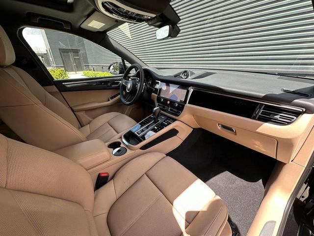 Photo of 2025 Jet Black Metallic Porsche Macan