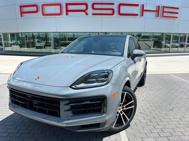 Photo of 2025 Arctic Grey Porsche Cayenne