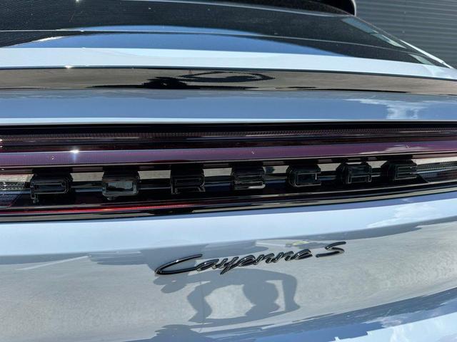 Photo of 2025 Arctic Grey Porsche Cayenne