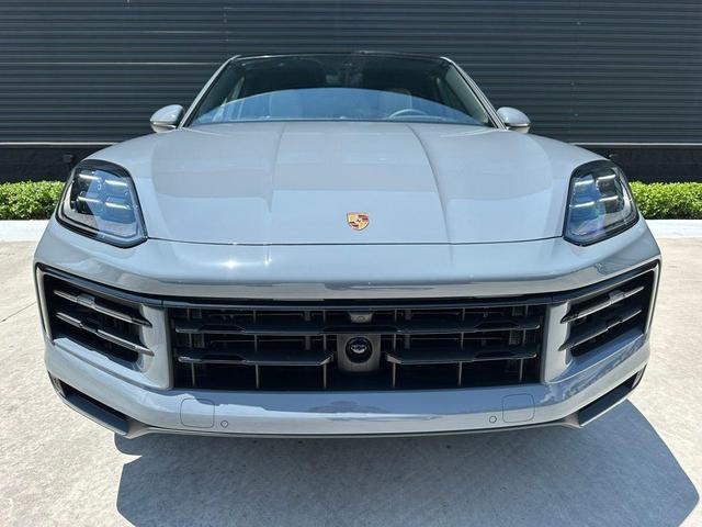 Photo of 2025 Arctic Grey Porsche Cayenne