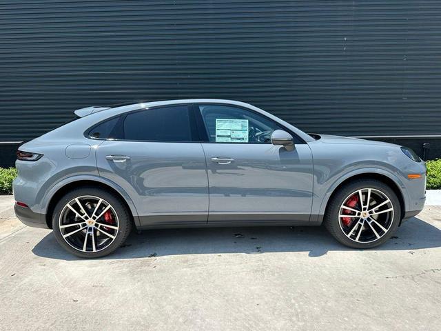 Photo of 2025 Arctic Grey Porsche Cayenne